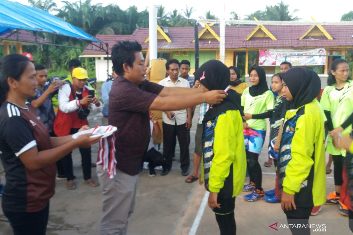 Kalahkan Rantau Kopar, tim voli putri Balai Jaya raih medali emas Porkab Rohil