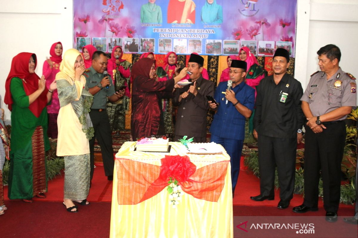 Puncak Peringatan Hari Ibu di Sijunjung, istimewa karena ada kado spesial