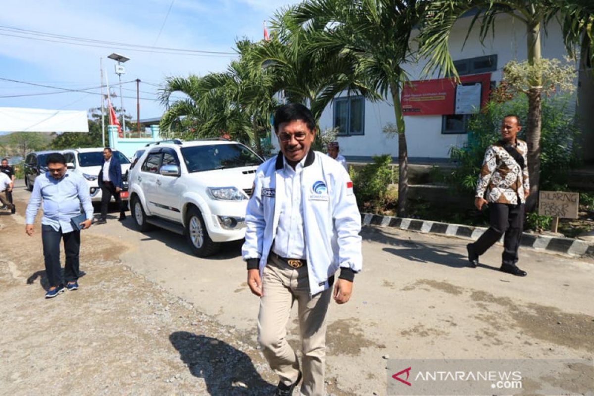 Menkominfo Jhony Plate tinjau akses internet BAKTI di NTT