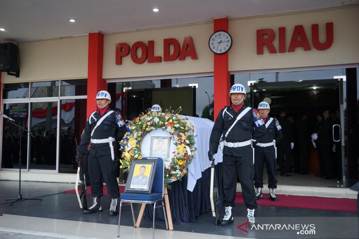 Polda Riau hibahkan rumah kepada istri Brimob gugur di Papua