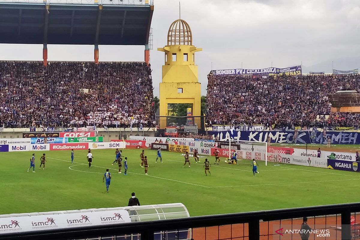 Hatur nuhun Kang Hariono, Persib tekuk PSM lima gol