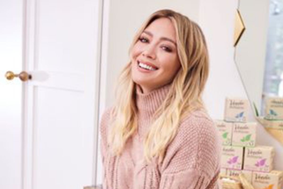 Resmi menikah, Hilary Duff pamerkan gaun pengantinnya