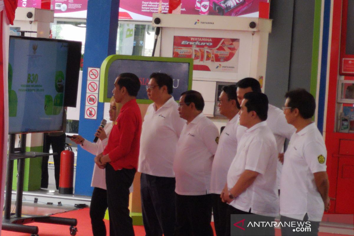 Jokowi launches B30 program at gas station in Jakarta