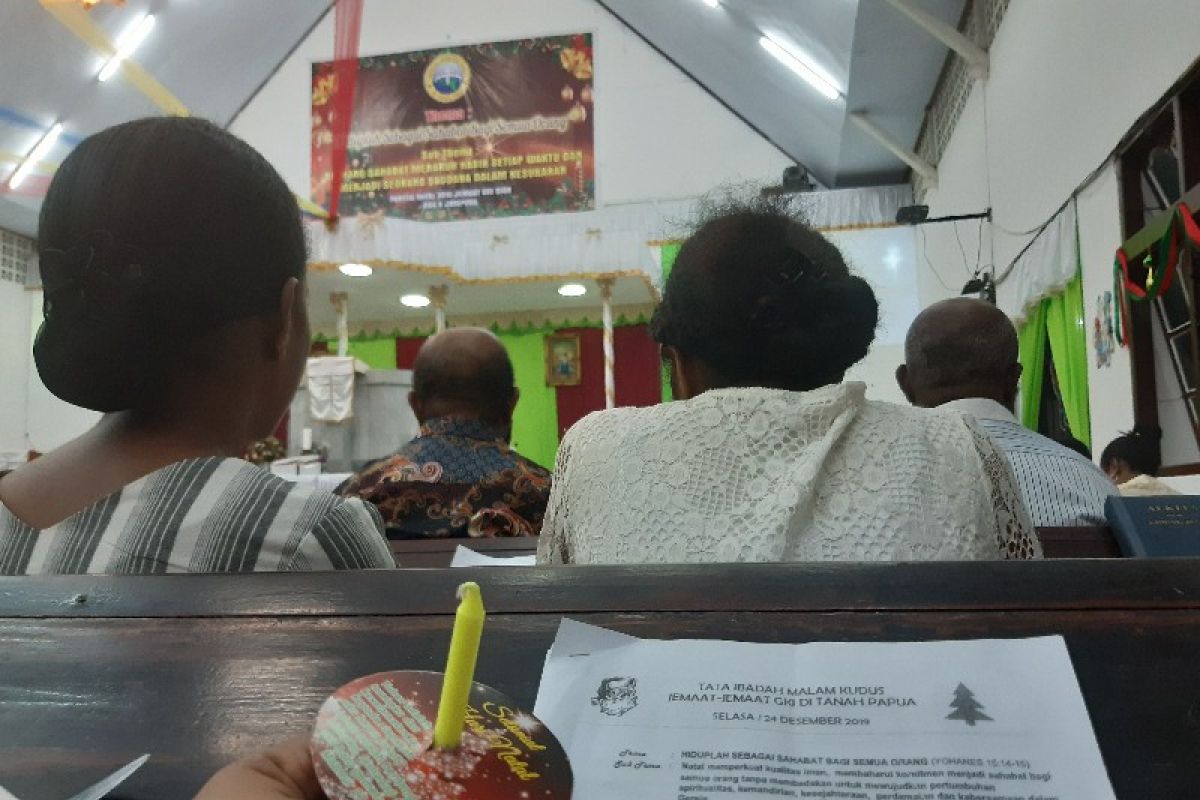 Ibadah malam kudus GKI Sion Kota Jayapura diikuti ribuan jemaat