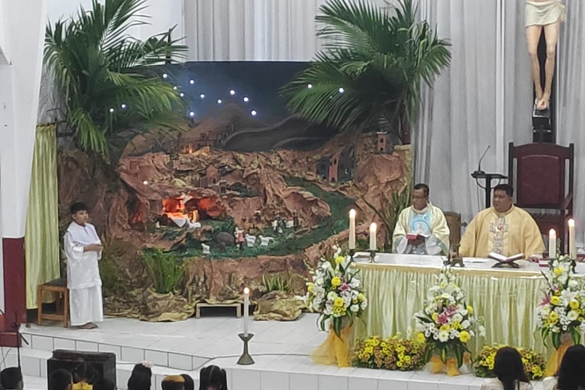 Umat Katolik Keuskupan Manado doakan perdamaian di Malam Natal