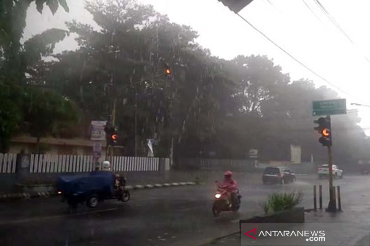 Bupati ingatkan potensi longsor saat musim hujan di Banjarnegara