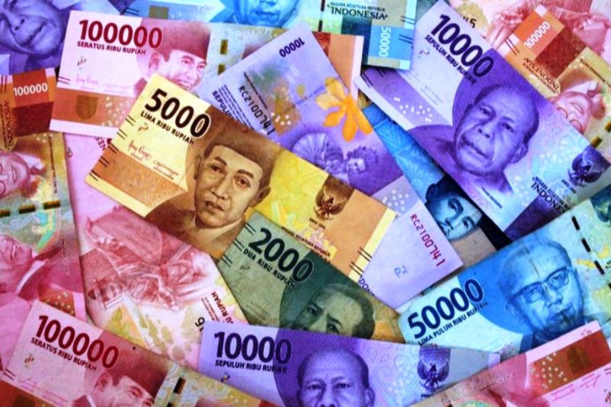 Rupiah menguat jelang akhir 2019, di bawah Rp14.000