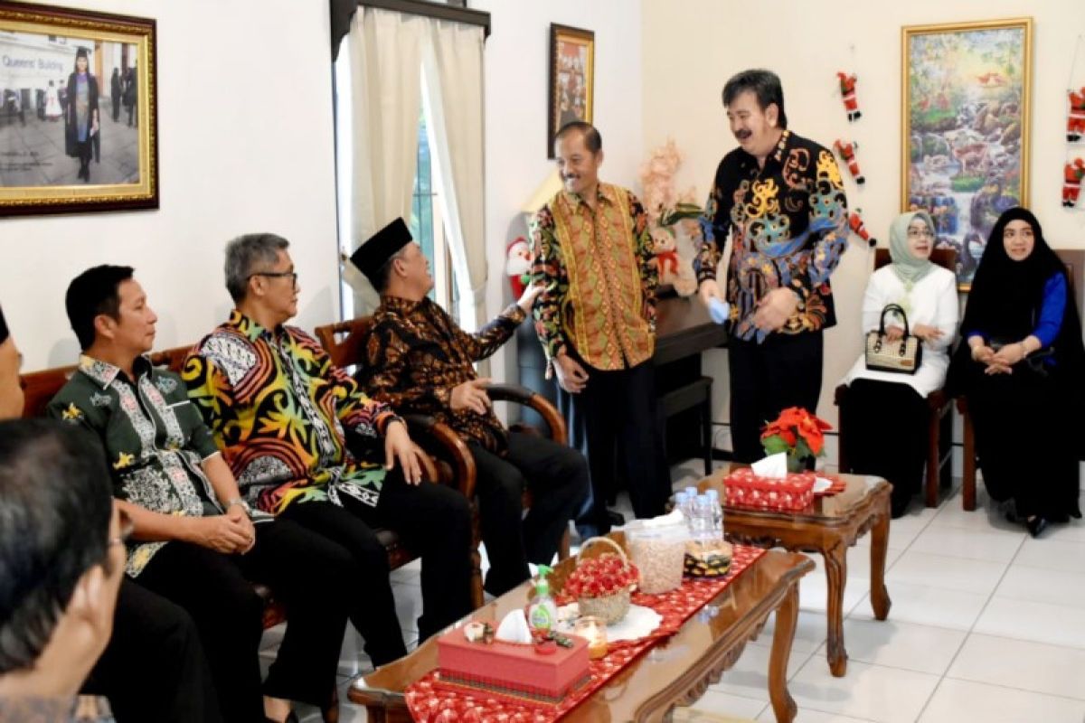 Sekda Kalteng pimpin kunjungan Natal 2019 menuju kediaman pejabat dan para tokoh