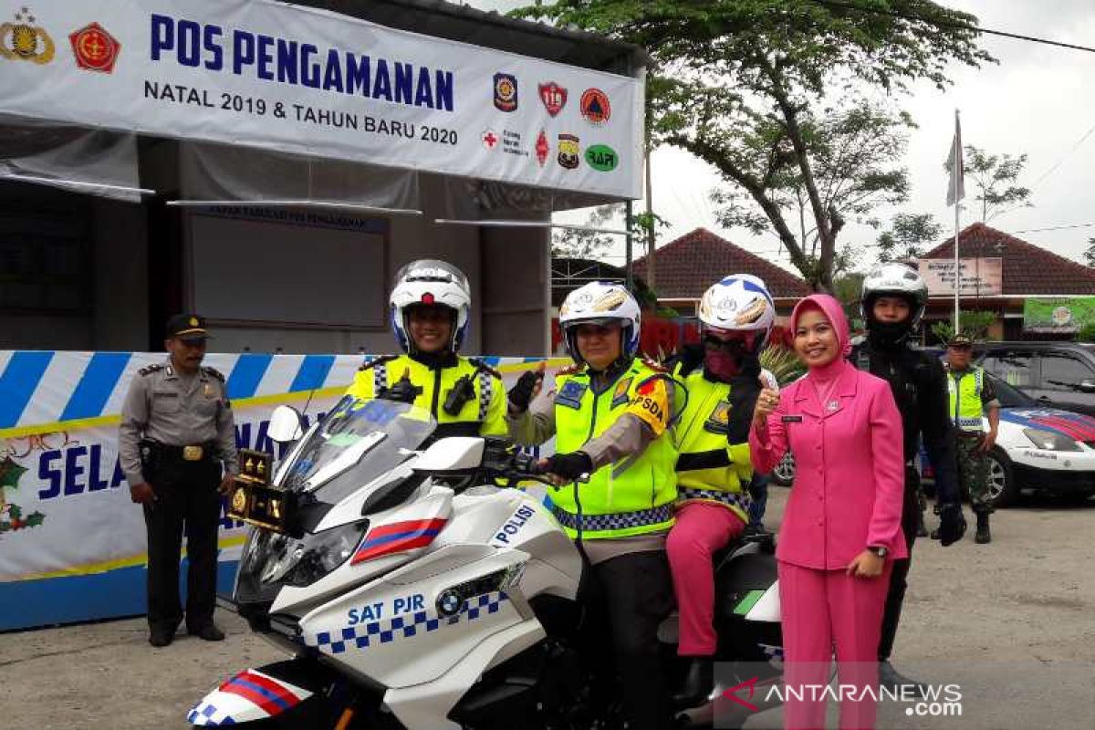 Kunjungi pospam, Kapolda Jateng kendarai moge bersama istri