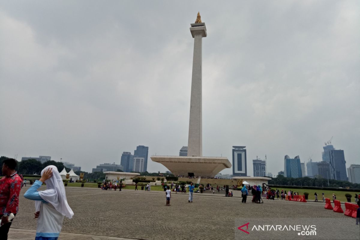 Monas jadi primadona wisatawan dalam negeri selama liburan akhir tahun