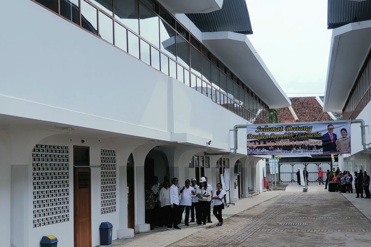 Presiden Jokowi tinjau Pasar Djohar dan Kota Lama