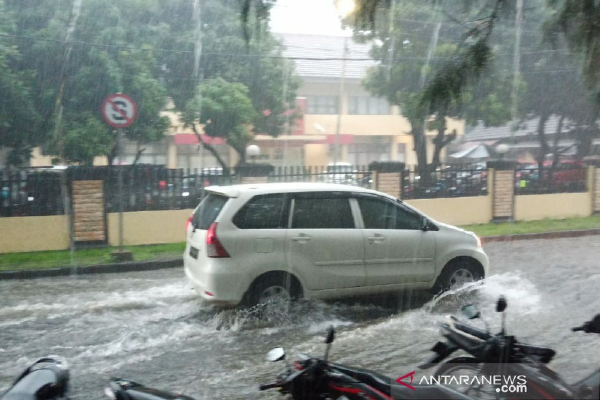 Curah hujan tinggi, masyarakat Surakarta diimbau waspadai cuaca buruk