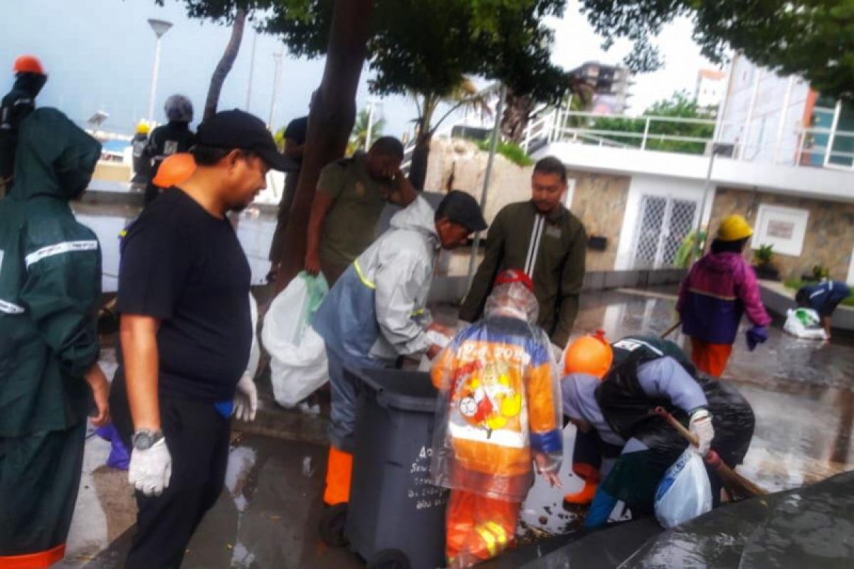 Pramuka peduli bantu Pemkot Makassar bersihkan sampah Pantai Losari