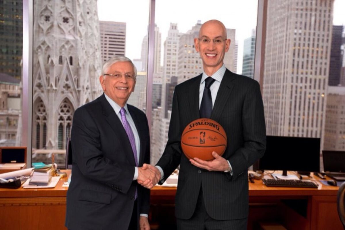 Eks komisioner NBA David Stern meninggal dunia