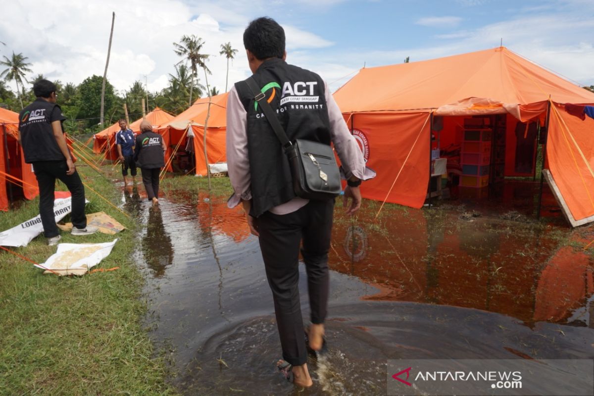 ACT-MRI bagikan makanan kepada warga Mataram tergusur