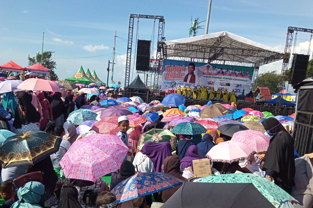 Ribuan pengunjung rela berpanas-panasan hadiri tabligh akbar Ustaz Abdul Somad