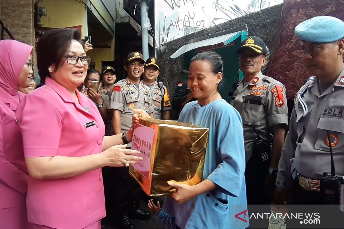 25 ribu personel Polri dikerahkan bantu tangani dampak banjir