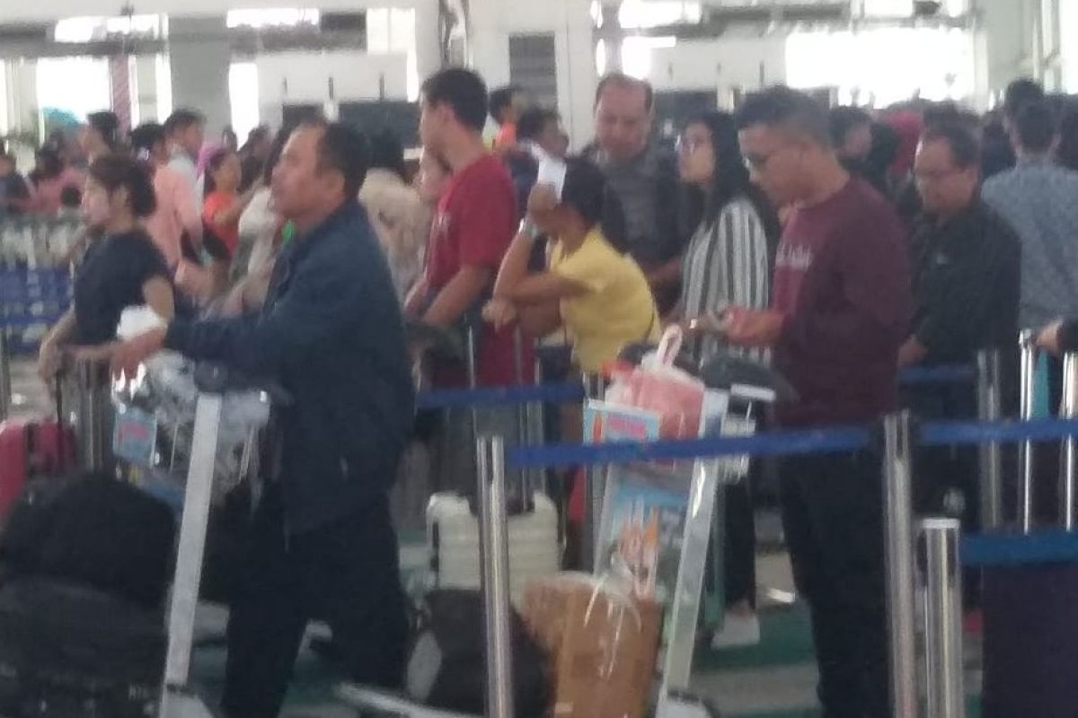 Jumlah  penumpang domestik di Bandara Kualanamu  turun 50 persen