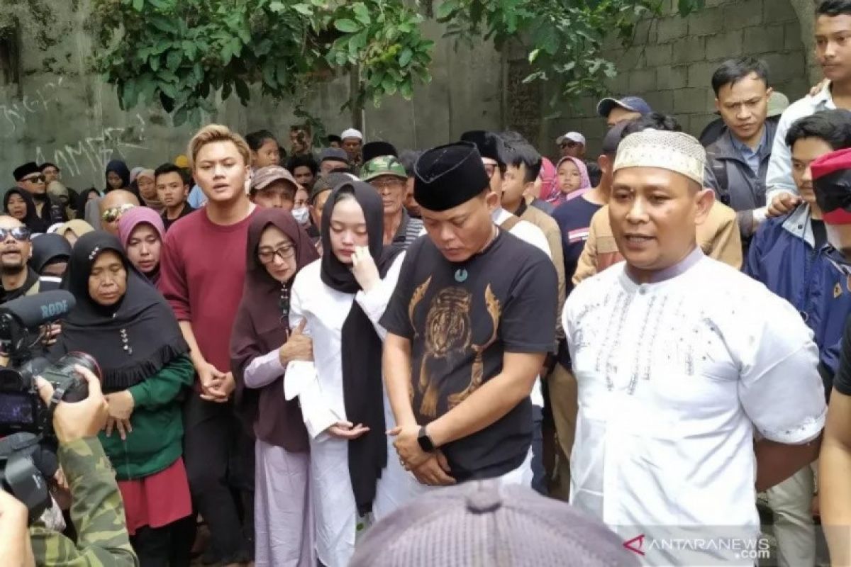 Suasana pemakaman Lina mantan istri Sule