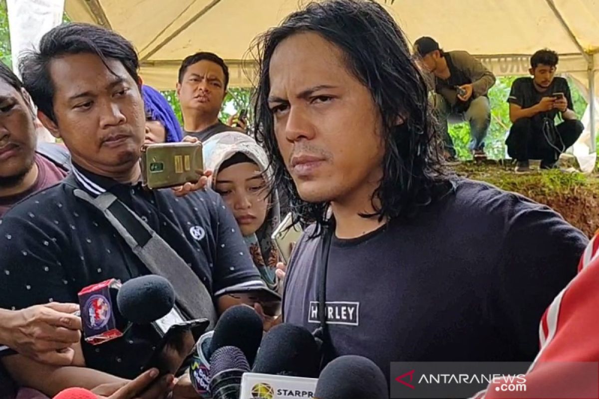 Ria Irawan usir suami jika menangis