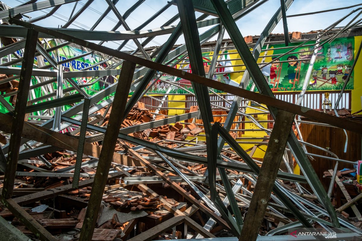 Antisipasi dampak cuaca buruk, gedung sekolah berkerangka baja ringan dievaluasi