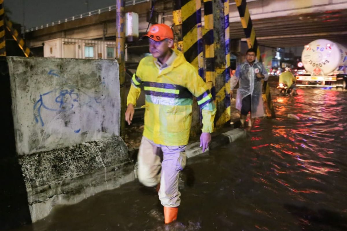 Ganjar pantau penanganan  banjir di jalur Pantura Semarang