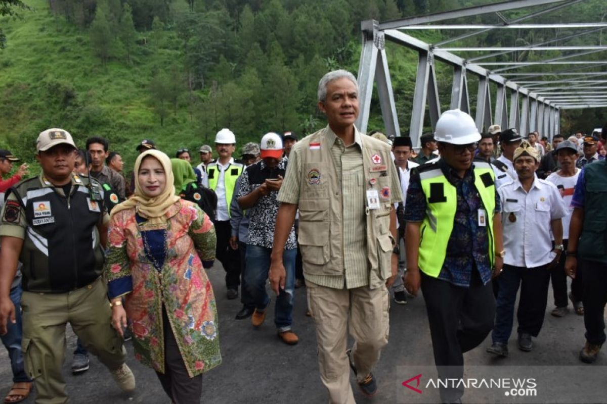 Merusak jembatan, warga dilarang menambang di bawah Jembatan Kalikeruh