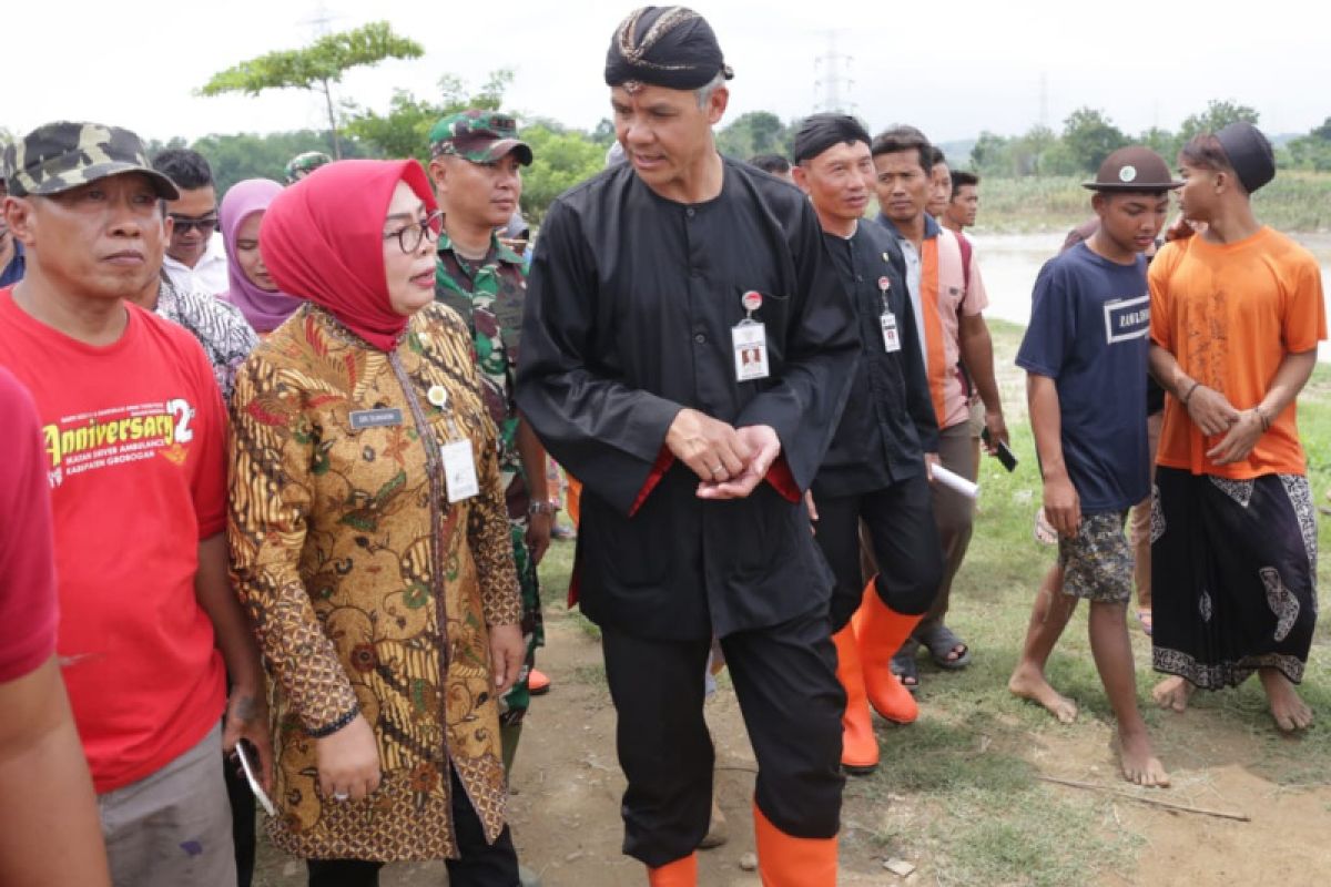 Atasi banjir Grobogan, Pemprov Jateng kirim alat berat