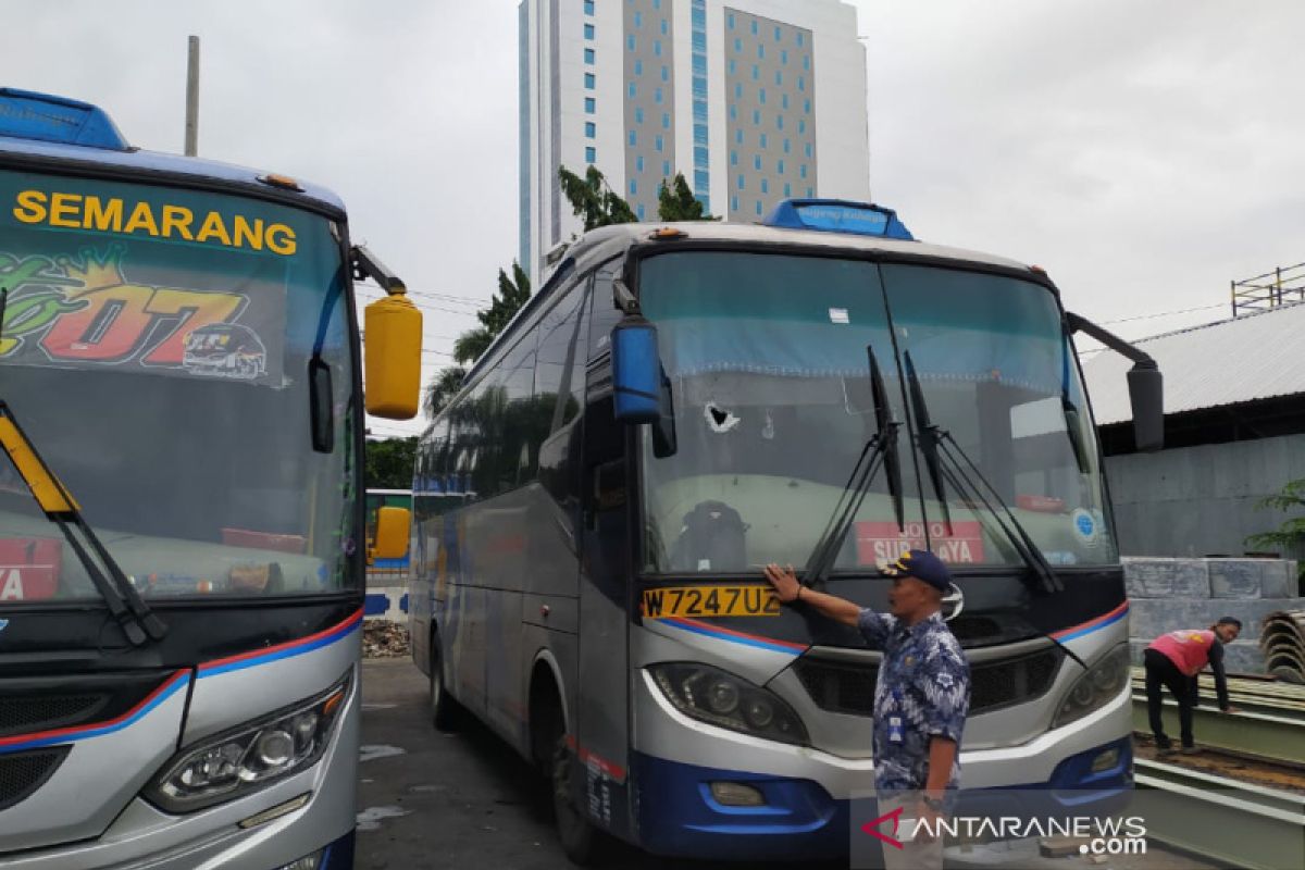 5 Bus Sumber Selamat jadi sasaran lemparan orang tak bertanggung jawab