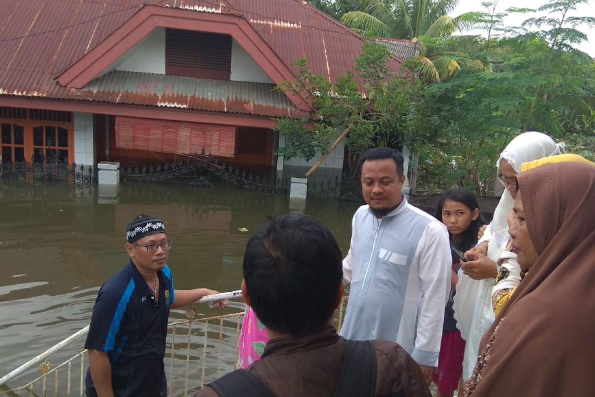 Ratusan kepala keluarga di Sulsel terisolasi akibat banjir