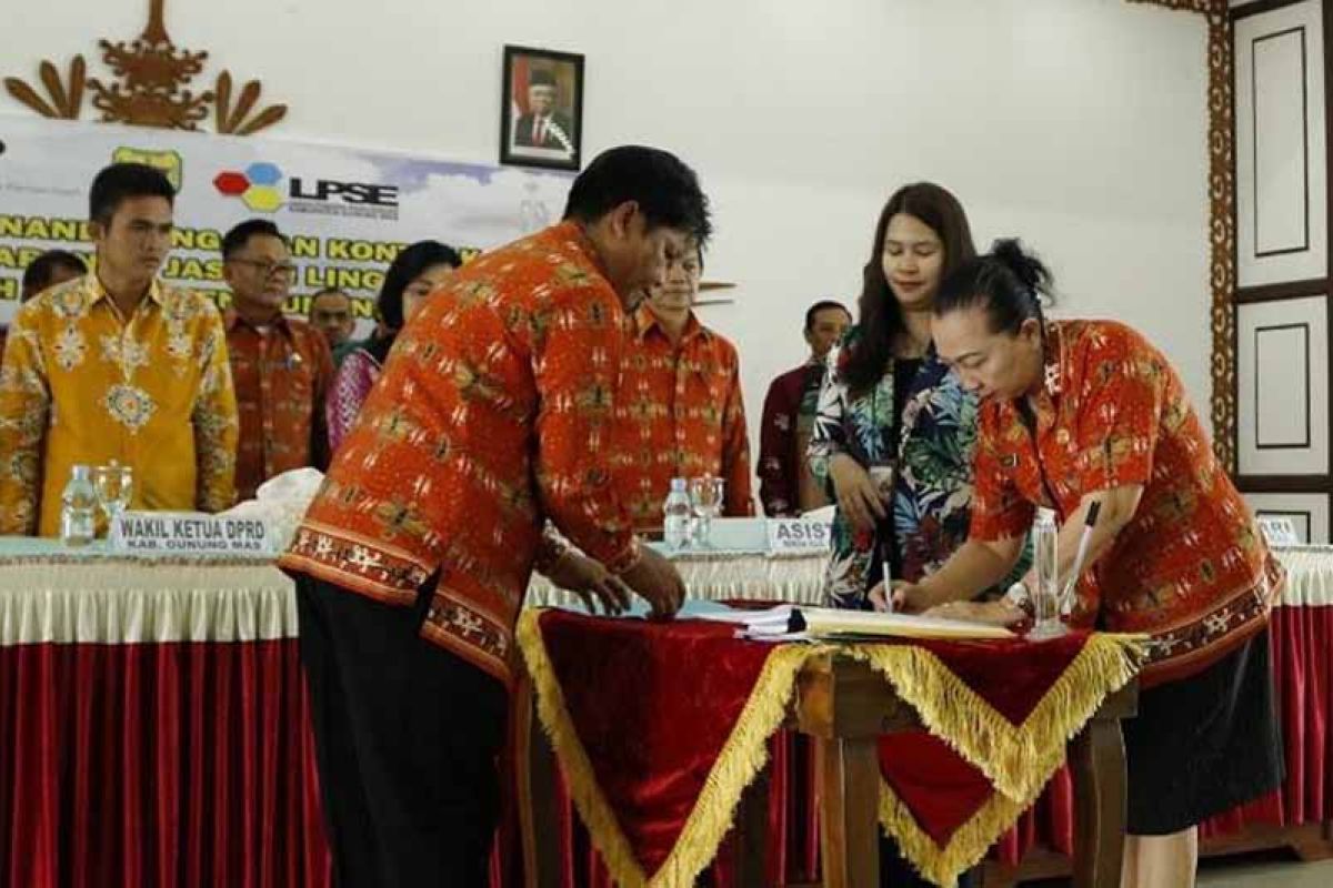 Sembilan paket pengadaan barang dan jasa di Gumas ditandatangani