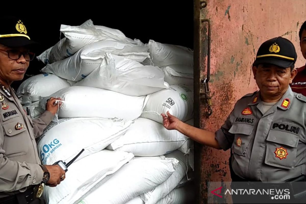 Polisi buru komplotan satpam pencuri gula