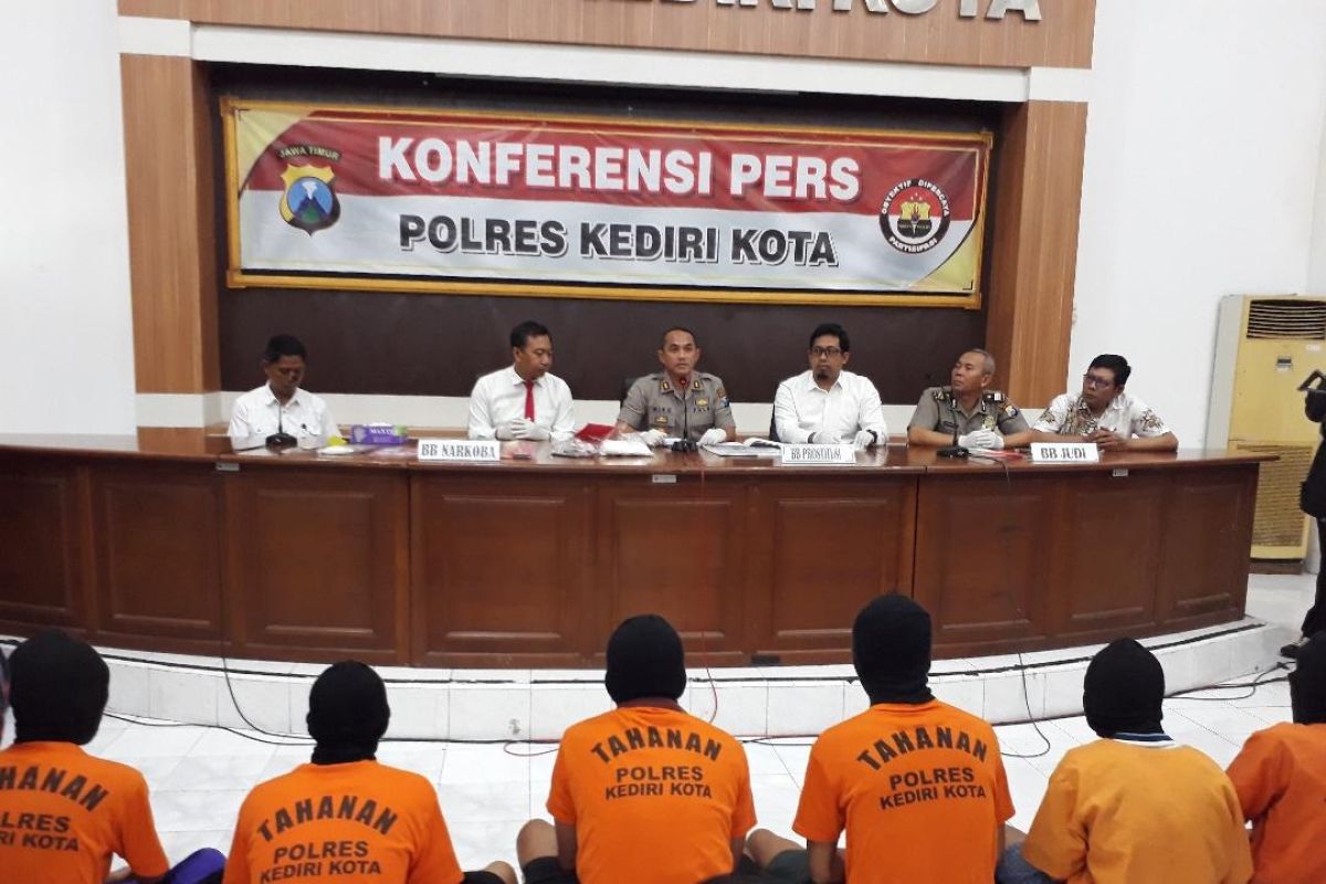 Praktik prostitusi ilegal "berkedok" panti pijat di Kediri libatkan perempuan muda