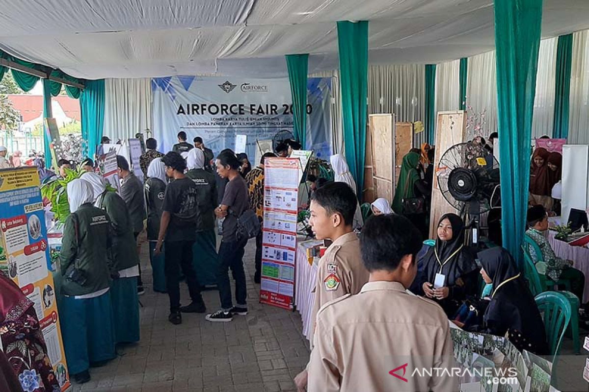 Siswa MAN Kudus dan SMA Al Irsyad Purwokerto raih juara di kompetisi ilmiah LIPI