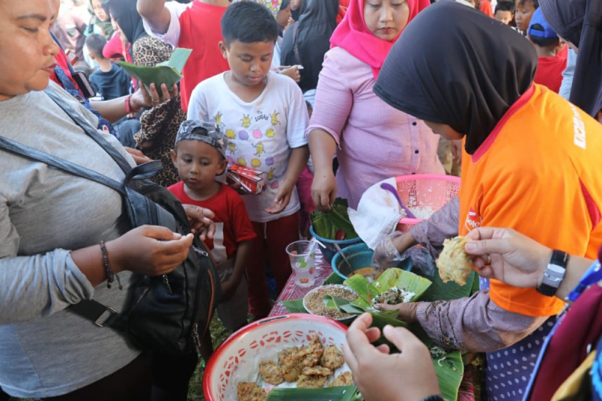 Ganjar hadiri  Festival Nasi Pagar di Grobogan dengan bersepeda