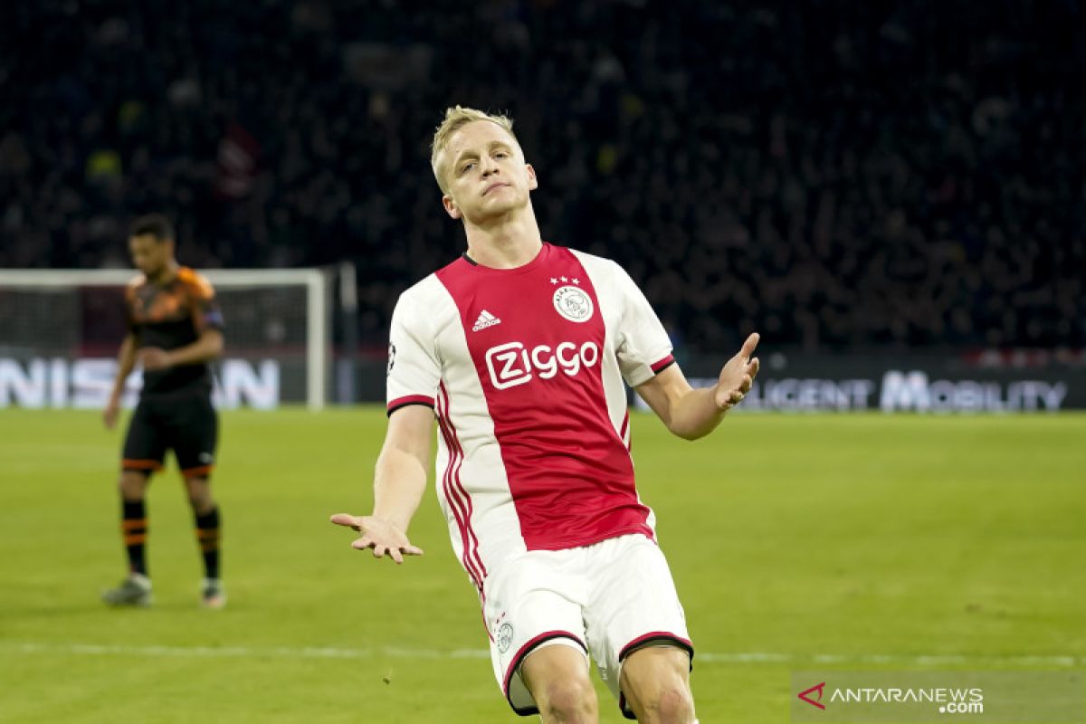 Van de Beek bantah telah sepakat untuk gabung Madrid