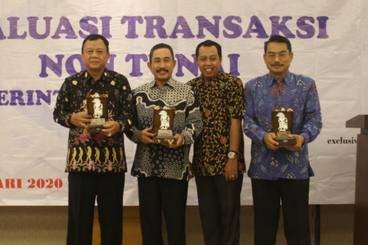 Bank Jateng - Pemkab Pati sukses terapkan transaksi nontunai