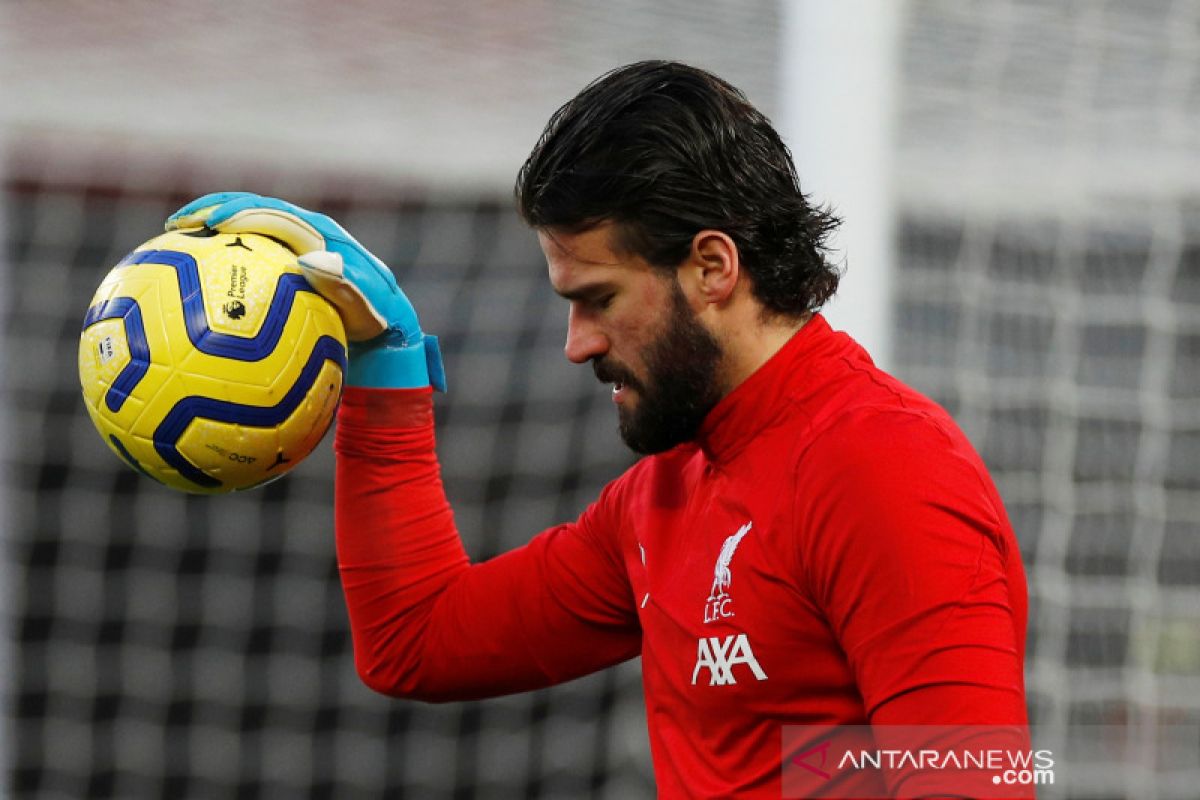 Alisson absen bela Liverpool saat lawan Bournemouth