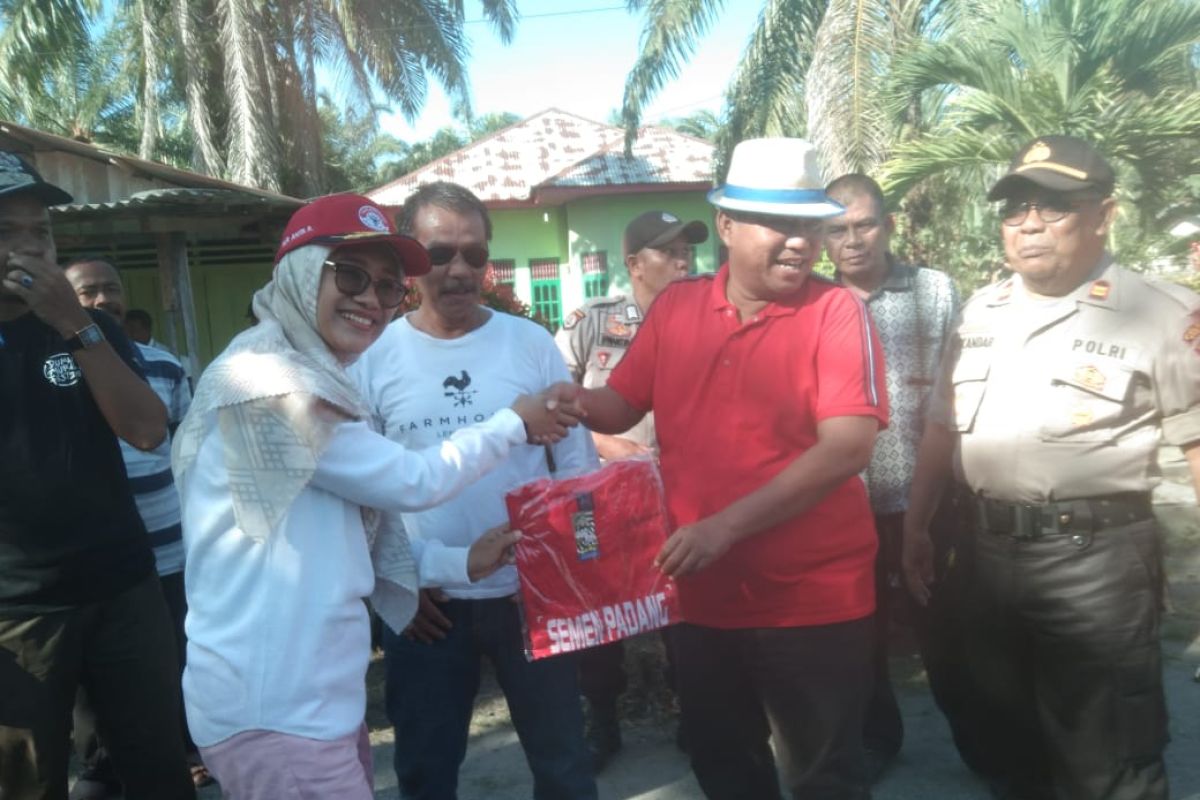 Wawako Dumai gotong royong bersama Semen Padang