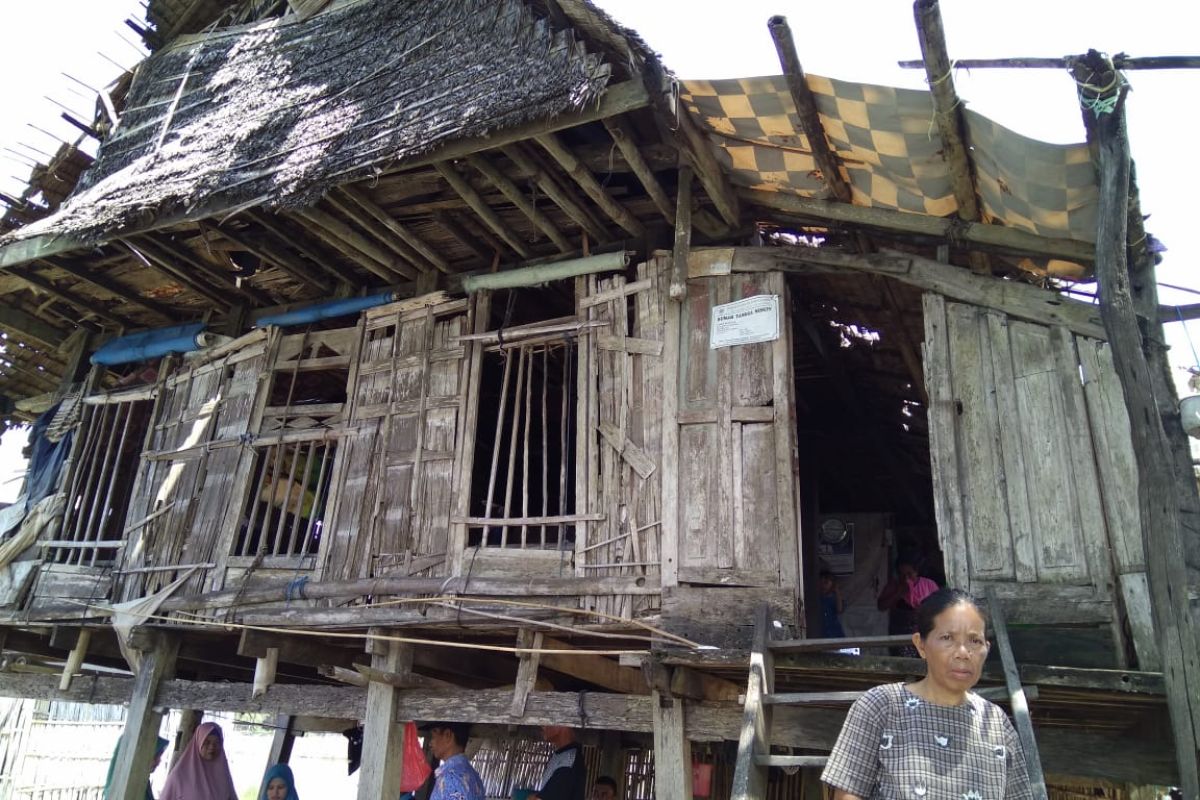 Sennari, buruh tani yang bertahan hidup di gubuk reot