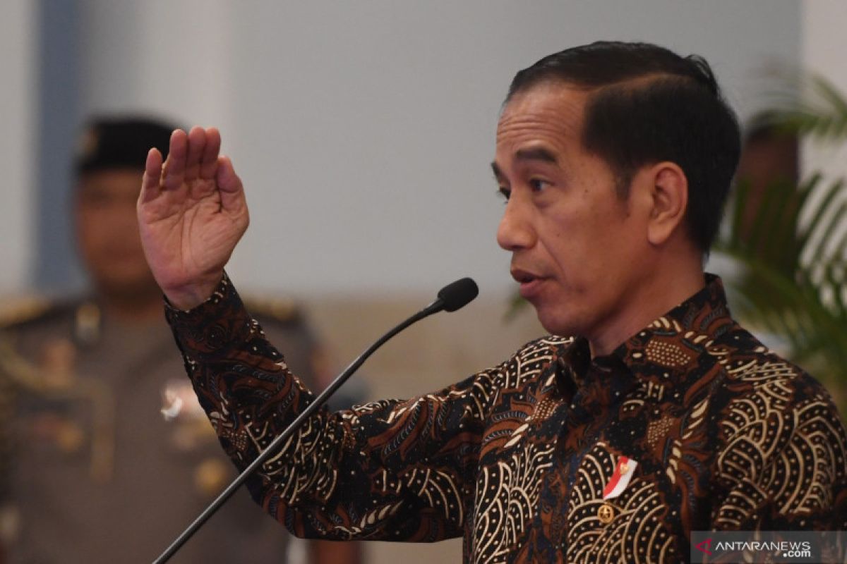 Jokowi peringatkan menteri agar hati-hati dalam memberi informasi