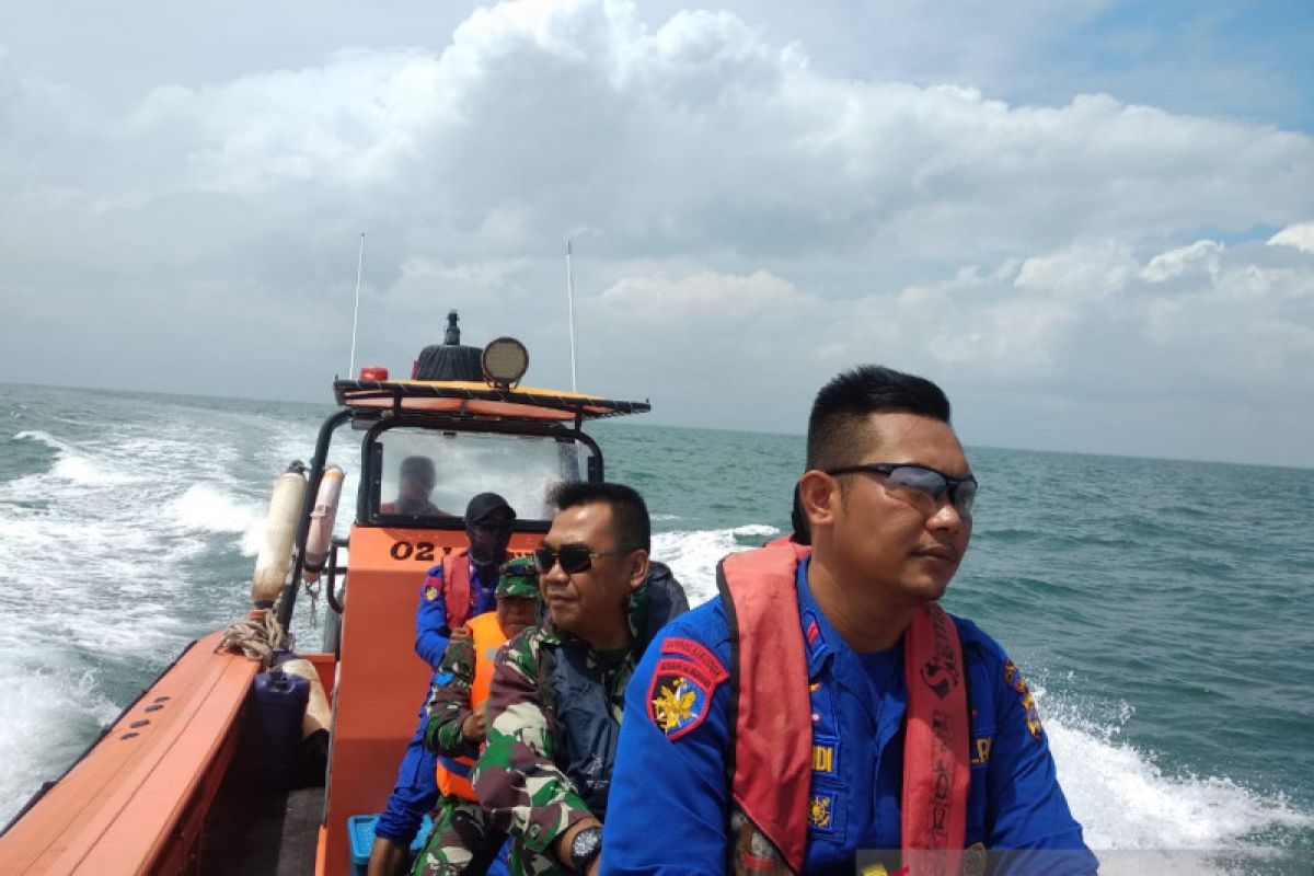 Tiga nelayan yang hilang di laut Lampung Timur ditemukan selamat