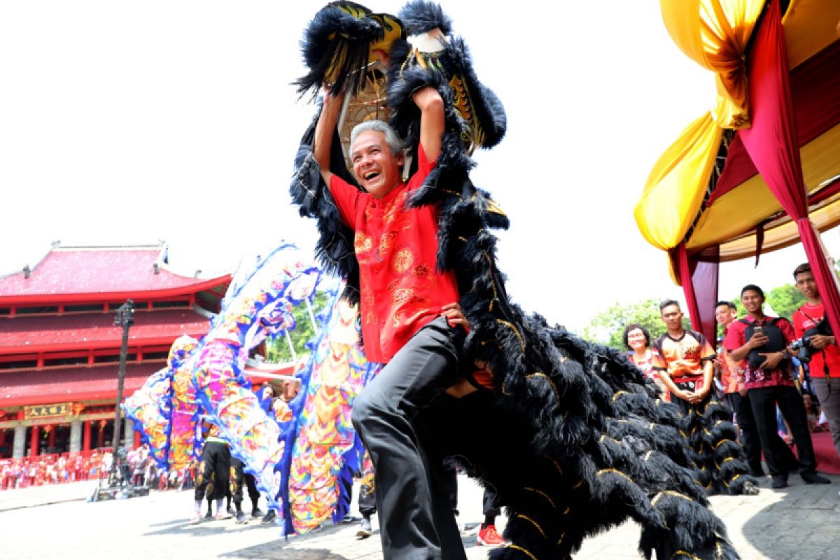 Gubernur Ganjar jadi pemain barongsai perayaan Imlek