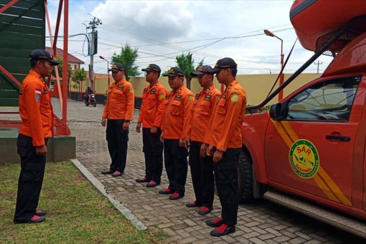 Tim SAR  cari korban tenggelam di Sungai Bener Banyumas