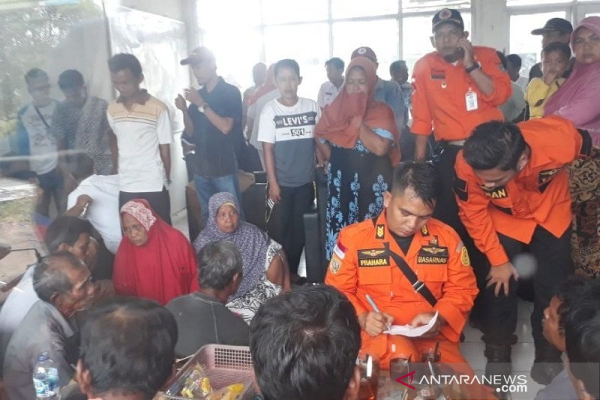 Sebuah kapal nelayan tenggelam di Sasak Pasaman Barat, 18 orang selamat, dua hilang