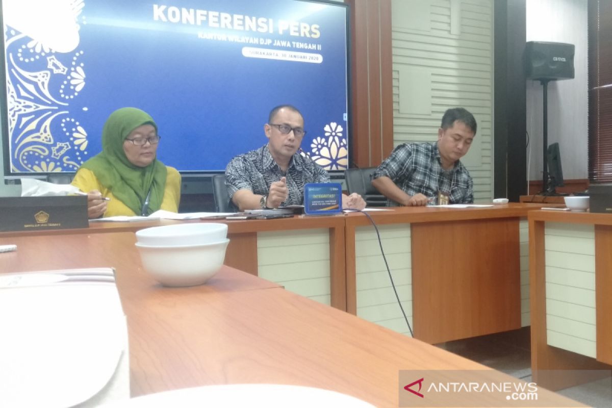 Dua pengemplang pajak diserahkan ke Kejari Purwokerto