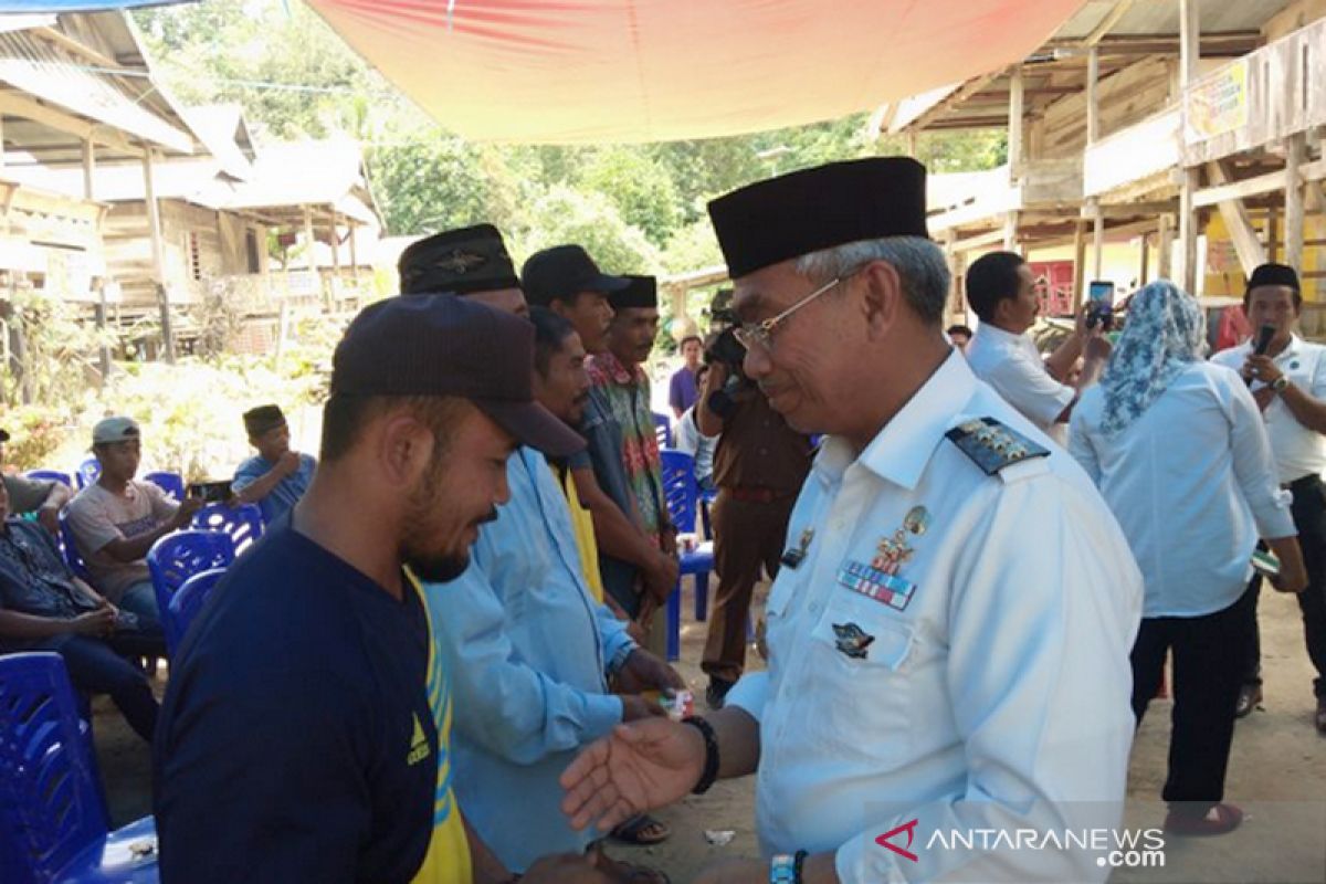 Bupati Lutim minta warga Mambotu jaga kerukunan jelang Pilkada 2020