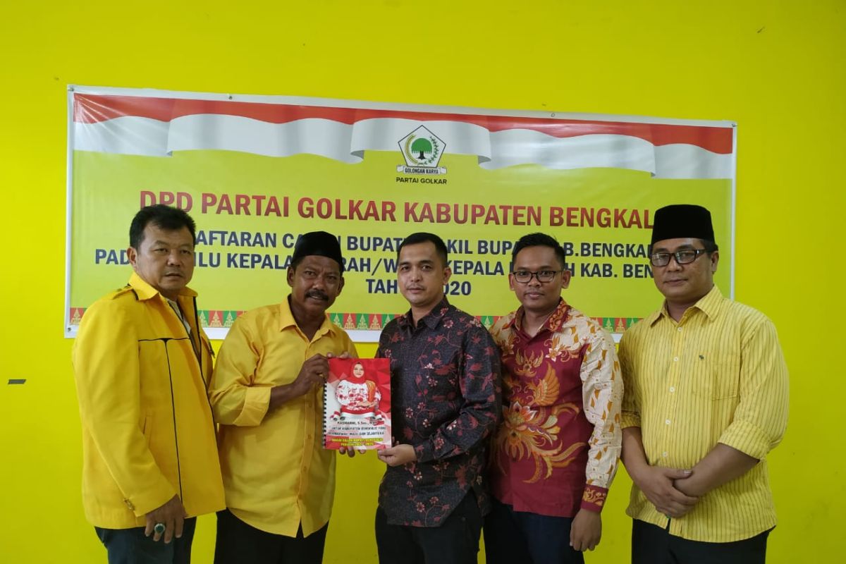 Kasmarni kembalikan berkas pencalonan ke partai Golkar