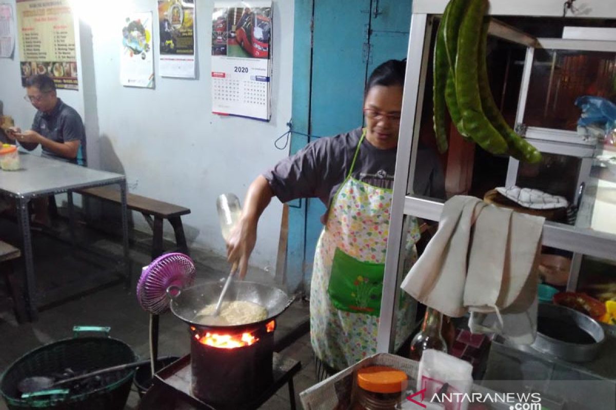 Kisah "Bakmi Pak Min" dan Wan King