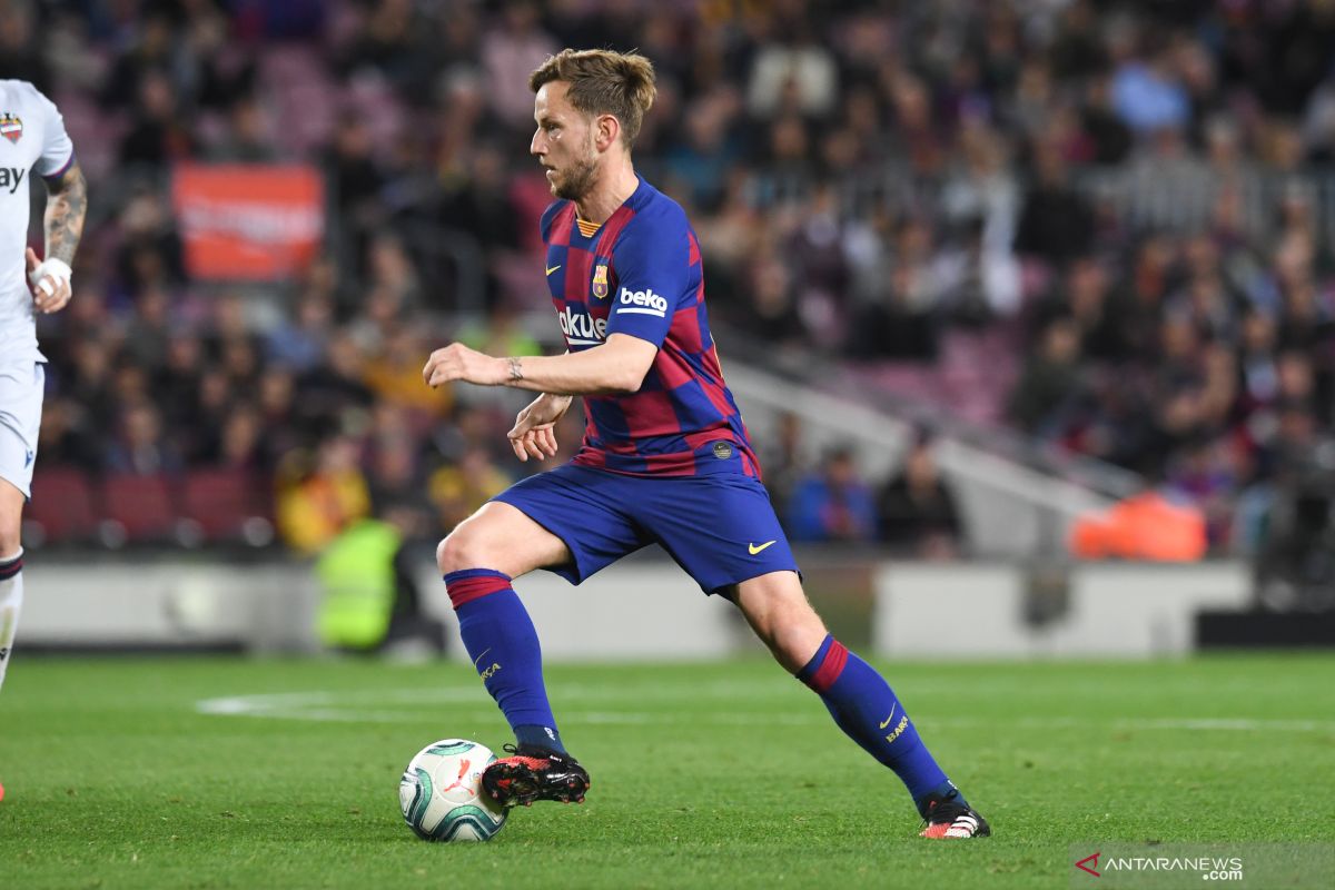 Tak jadi hengkang, Rakitic kesal dengan perlakuan Barcelona